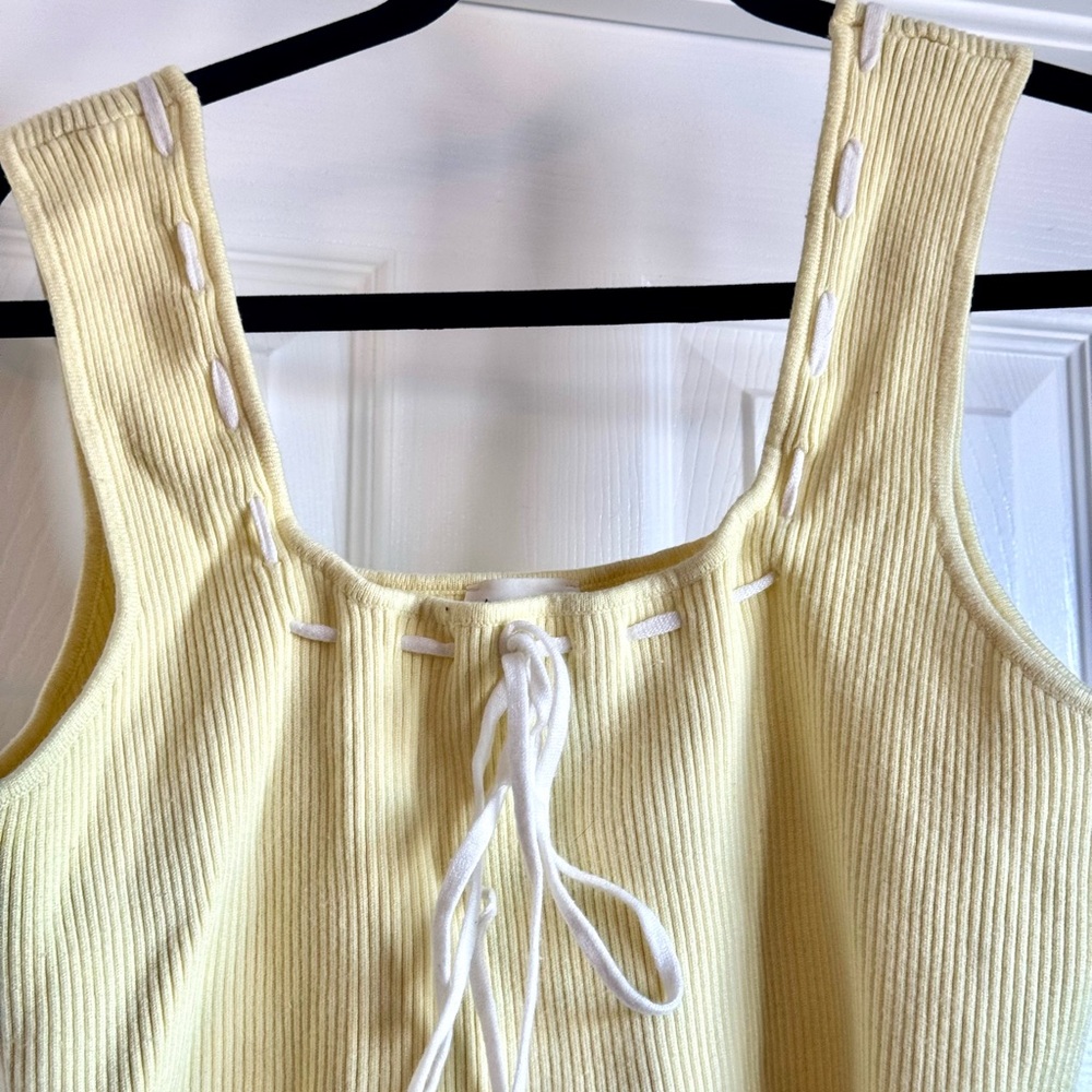 Arula Yellow and White Sweater Tank OX Size 10-12 - Picture 2 of 7